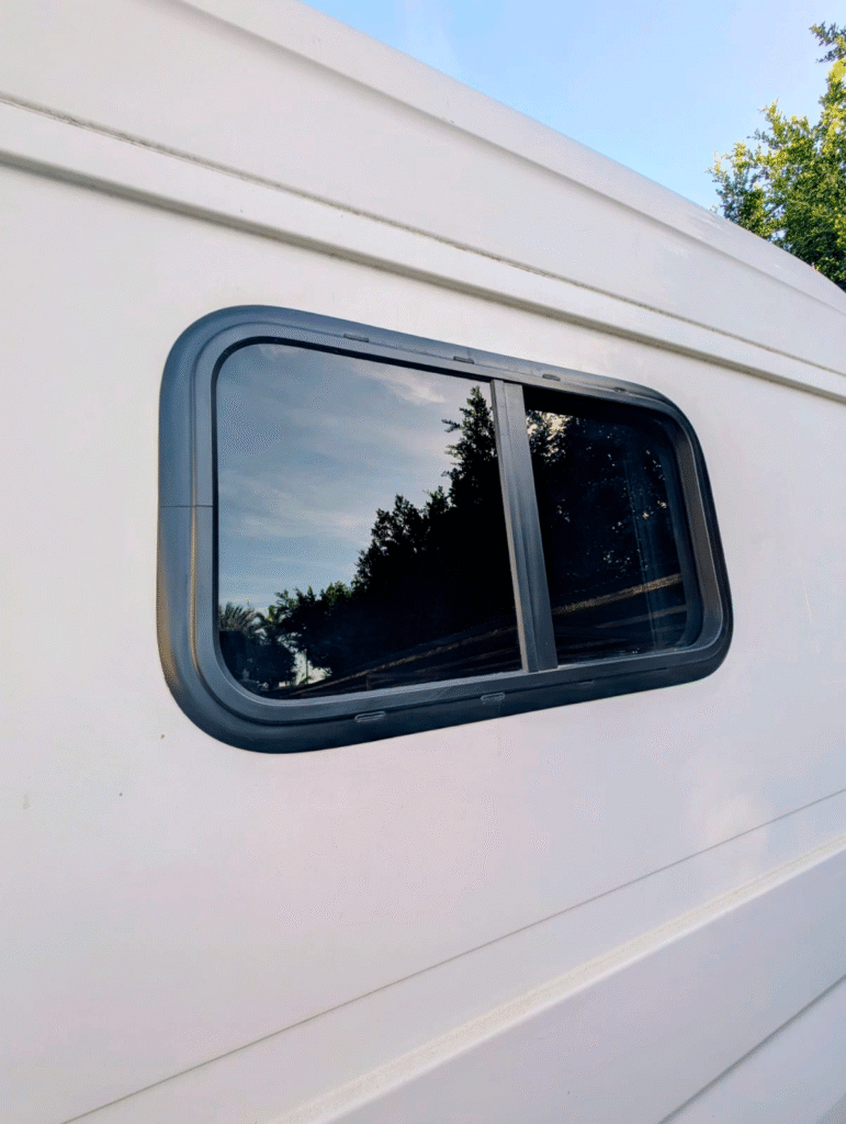 instalación de ventanas camper