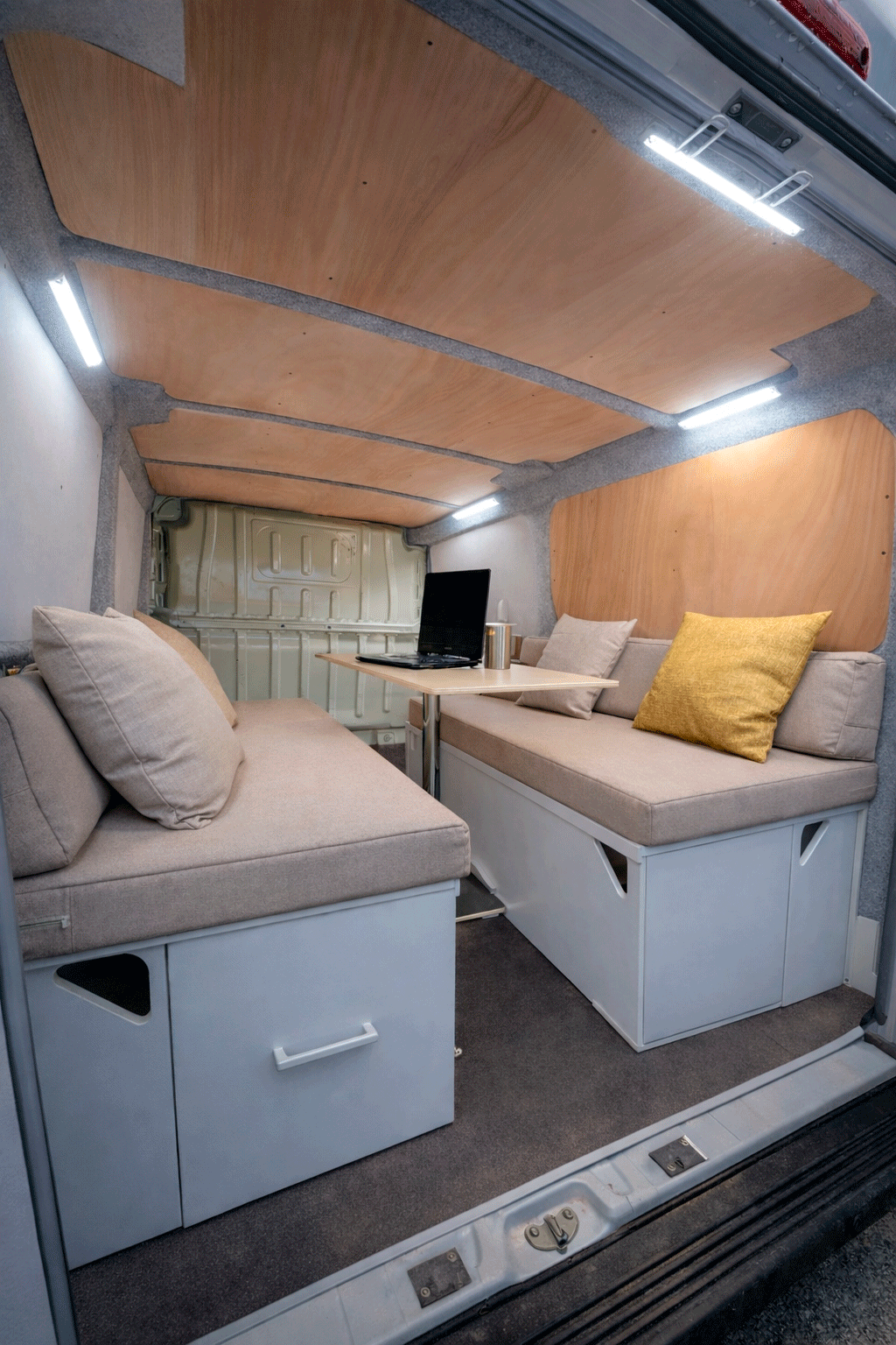 quick-van-con-iluminacion-muebles-modulares-sin-homologar