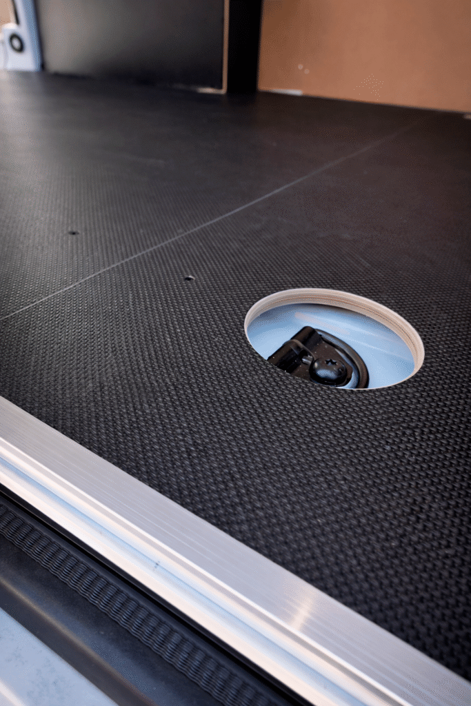 Suelo carrocero y panelado en Renault Master L2H2