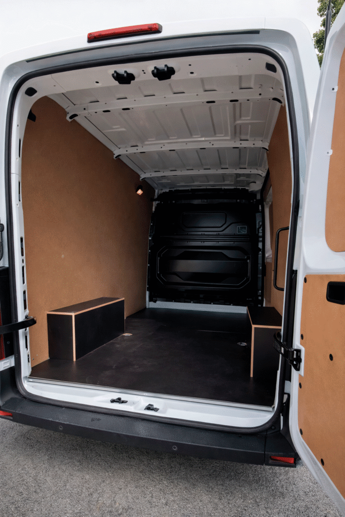 Suelo carrocero y panelado en Renault Master L2H2