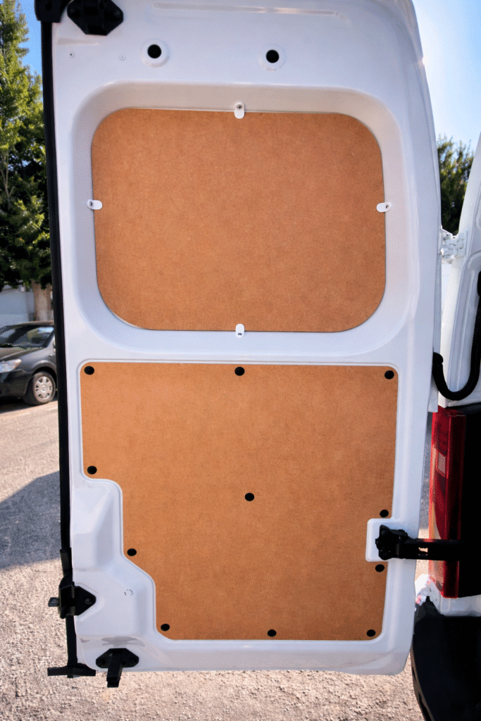 Suelo carrocero y panelado en Renault Master L2H2