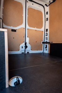 Suelo carrocero y panelado en Renault Master L2H2