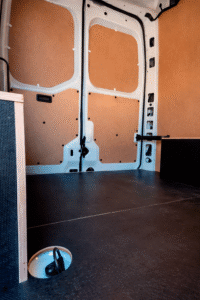 como proteger el interior de una furgoneta de trabajo