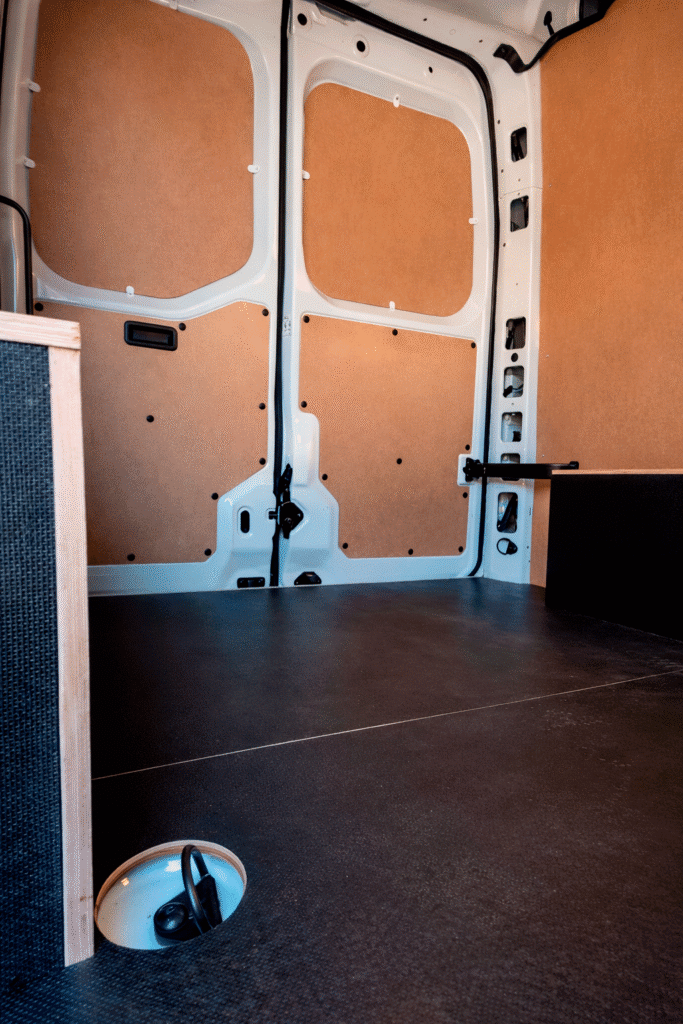 como proteger el interior de una furgoneta de trabajo